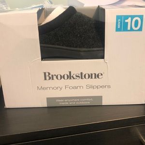 NEW Brookstone Men’s Memory Foam Slipper size 10